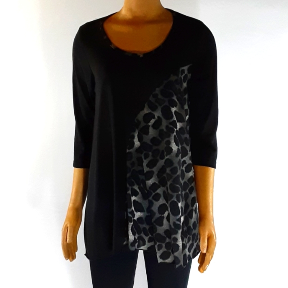 🎉Clearance🎉Black and gray animal print top